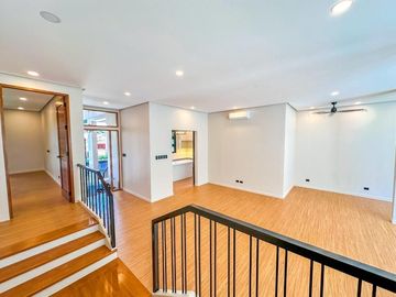 Live in the lap of Luxury: Bungalow House in Ayala Alabang Village with swimming pool
