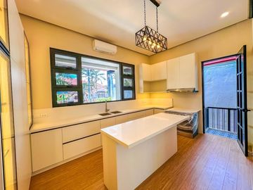 Live in the lap of Luxury: Bungalow House in Ayala Alabang Village with swimming pool