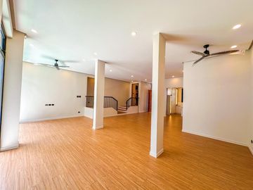 Live in the lap of Luxury: Bungalow House in Ayala Alabang Village with swimming pool