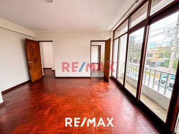 Amplia Casa De 2 Pisos En Venta | Santa Catalina