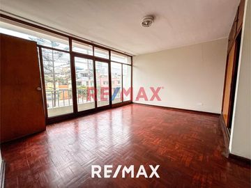 Amplia Casa De 2 Pisos En Venta | Santa Catalina