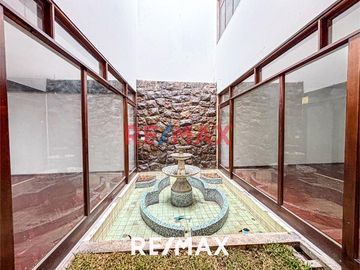 Amplia Casa De 2 Pisos En Venta | Santa Catalina
