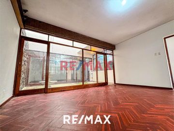 Amplia Casa De 2 Pisos En Venta | Santa Catalina
