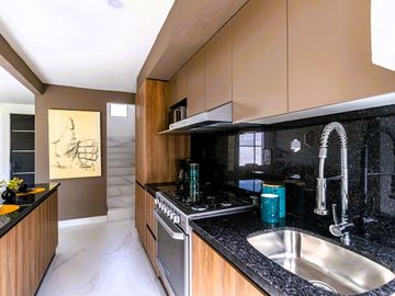 CASA EN VENTA AL SUR DE CUERNAVACA CON CANCHA DE TENIS