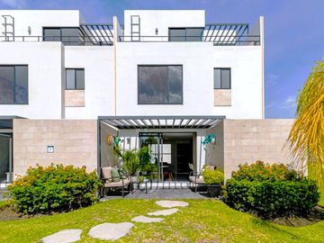 CASA CON ALBERCA Y ASADOR AL SUR DE CUERNAVACA EN VENTA