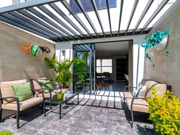 CASA CON ALBERCA Y ASADOR AL SUR DE CUERNAVACA EN VENTA