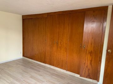 CASA EN VENTA TOTALMENTE REMODELADA ‼️ 45m2 de jardín trasero .  COLONIA VILLA ENCANTADA,