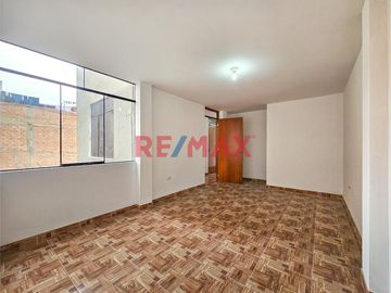 Amplio Departamento De 4 Habitaciones Cerca A Colegio Juan Pablo Peregrino A Un Paso Del Parque En Smp