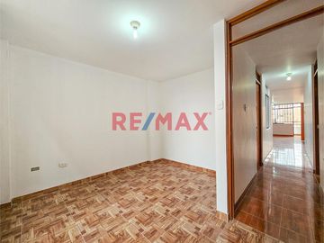 Amplio Departamento De 4 Habitaciones Cerca A Colegio Juan Pablo Peregrino A Un Paso Del Parque En Smp