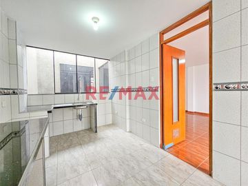 Amplio Departamento De 4 Habitaciones Cerca A Colegio Juan Pablo Peregrino A Un Paso Del Parque En Smp
