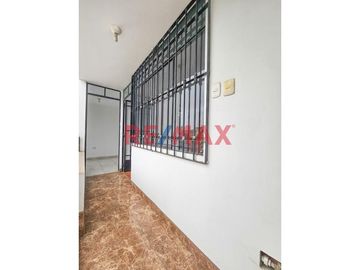 Amplio Departamento De 4 Habitaciones Cerca A Colegio Juan Pablo Peregrino A Un Paso Del Parque En Smp