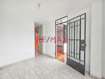 Amplio Departamento De 4 Habitaciones Cerca A Colegio Juan Pablo Peregrino A Un Paso Del Parque En Smp
