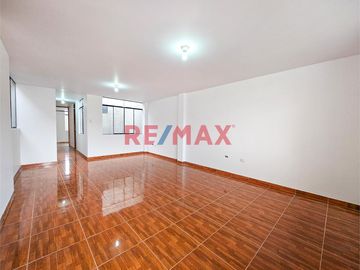 Amplio Departamento De 4 Habitaciones Cerca A Colegio Juan Pablo Peregrino A Un Paso Del Parque En Smp