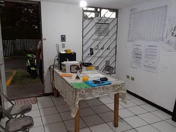 CASA EN VENTA  DE 3 RECAMARAS COLONIA SANTA CATARINA A 6 MIN DE LA 24 SUR Y PERIFERICO