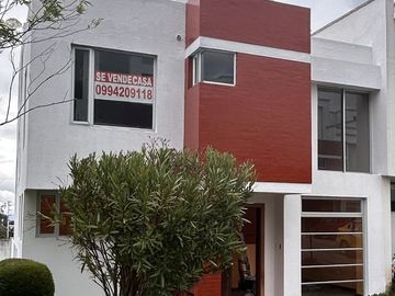 Venta de casa en Quito - Sector Mena del Hierro