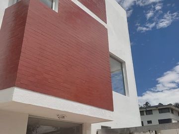 Venta de casa en Quito - Sector Mena del Hierro