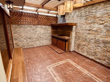 Venta de Casa Esquinera  de 3 Dormitorios dentro del Conjunto Residencial Boston Gardens en Urbanización Balcón Del Norte