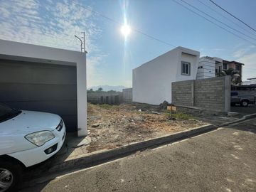 EN VENTA DE OPORTUNIDAD TERRENO URBANIZADO EN CIUDAD DEL NORTE PORTOVIEJO