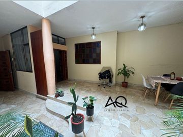 Casa rentera en venta en Loja calle Macará