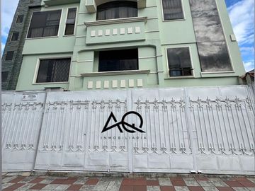 Casa rentera en venta en Loja calle Macará