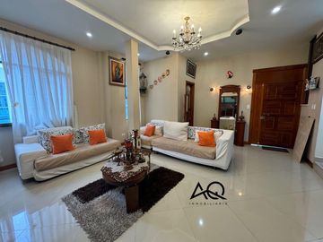 Casa rentera en venta en Loja calle Macará