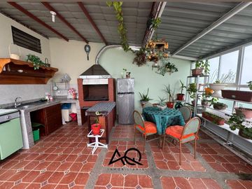 Casa rentera en venta en Loja calle Macará