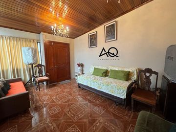 Casa rentera en venta en Loja calle Macará