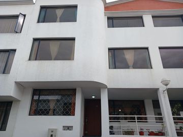 Venta Casa con 4 dormitorios, sector Carcelén Sector  Colegio Einstein
