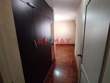 Se Vende Acogedor Duplex C/Estacionamiento En Calle Tranquila, Urb. Los Gladiolos Pueblo Libre