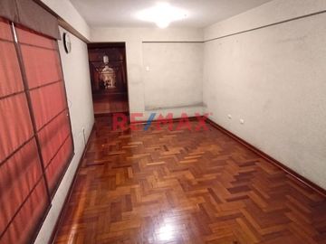 Se Vende Acogedor Duplex C/Estacionamiento En Calle Tranquila, Urb. Los Gladiolos Pueblo Libre
