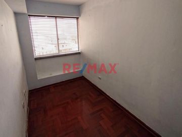 Se Vende Acogedor Duplex C/Estacionamiento En Calle Tranquila, Urb. Los Gladiolos Pueblo Libre