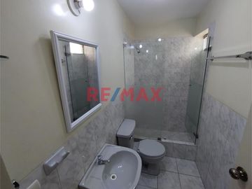 Se Vende Acogedor Duplex C/Estacionamiento En Calle Tranquila, Urb. Los Gladiolos Pueblo Libre