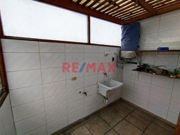 Se Vende Acogedor Duplex C/Estacionamiento En Calle Tranquila, Urb. Los Gladiolos Pueblo Libre