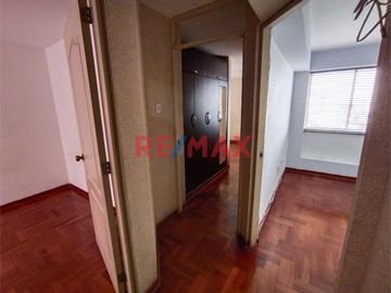 Se Vende Acogedor Duplex C/Estacionamiento En Calle Tranquila, Urb. Los Gladiolos Pueblo Libre