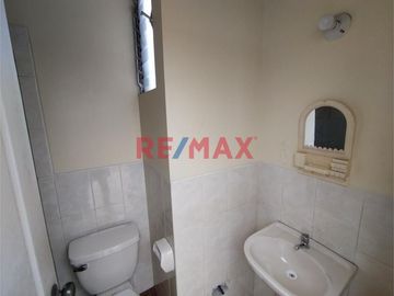 Se Vende Acogedor Duplex C/Estacionamiento En Calle Tranquila, Urb. Los Gladiolos Pueblo Libre