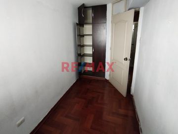 Se Vende Acogedor Duplex C/Estacionamiento En Calle Tranquila, Urb. Los Gladiolos Pueblo Libre