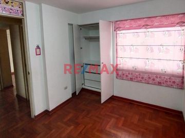 Se Vende Acogedor Duplex C/Estacionamiento En Calle Tranquila, Urb. Los Gladiolos Pueblo Libre