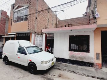 Venta Casa Frente Al Instituto Seoane A Pocas Cuadras De La Estacion Bayobar Del Tren Electrico