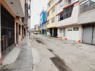 Venta Casa Frente Al Instituto Seoane A Pocas Cuadras De La Estacion Bayobar Del Tren Electrico