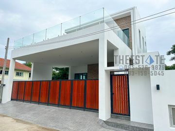 New Modern 4 Bed House with Private Pool in Pa Daet Chiang Mai for Sale