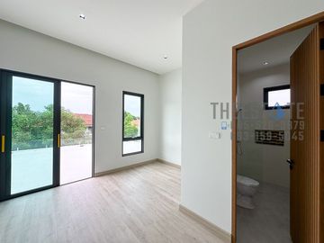 New Modern 4 Bed House with Private Pool in Pa Daet Chiang Mai for Sale