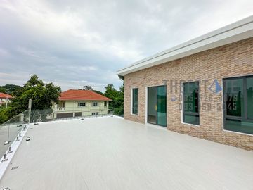 New Modern 4 Bed House with Private Pool in Pa Daet Chiang Mai for Sale