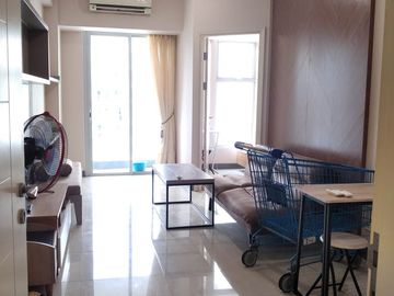 SEWA TAHUNAN 2BR APARTEMEN FURNISHED LENGKAP SIAP HUNI BENSON TOWER