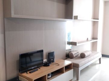 SEWA TAHUNAN 2BR APARTEMEN FURNISHED LENGKAP SIAP HUNI BENSON TOWER