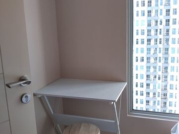 SEWA TAHUNAN 2BR APARTEMEN FURNISHED LENGKAP SIAP HUNI BENSON TOWER