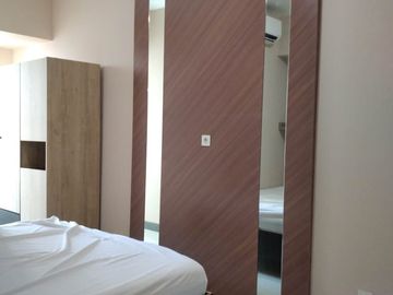 SEWA TAHUNAN 2BR APARTEMEN FURNISHED LENGKAP SIAP HUNI BENSON TOWER