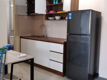 SEWA TAHUNAN 2BR APARTEMEN FURNISHED LENGKAP SIAP HUNI BENSON TOWER