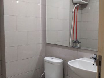 SEWA TAHUNAN 2BR APARTEMEN FURNISHED LENGKAP SIAP HUNI BENSON TOWER