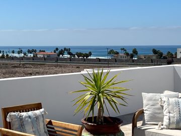Casa moderna con vista al mar y cerca de la Playa en Villas Punta Piedra, Ensenada