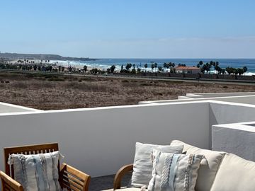 Casa moderna con vista al mar y cerca de la Playa en Villas Punta Piedra, Ensenada